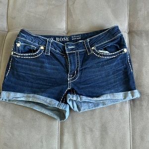 Knox Rose midi short